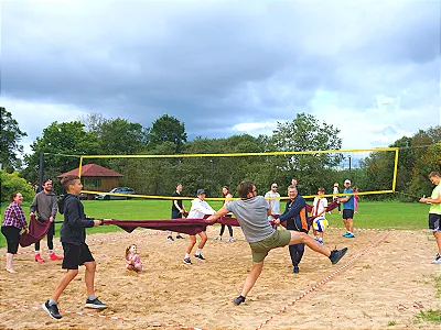 sporta spēles - Dvieļu volejbols